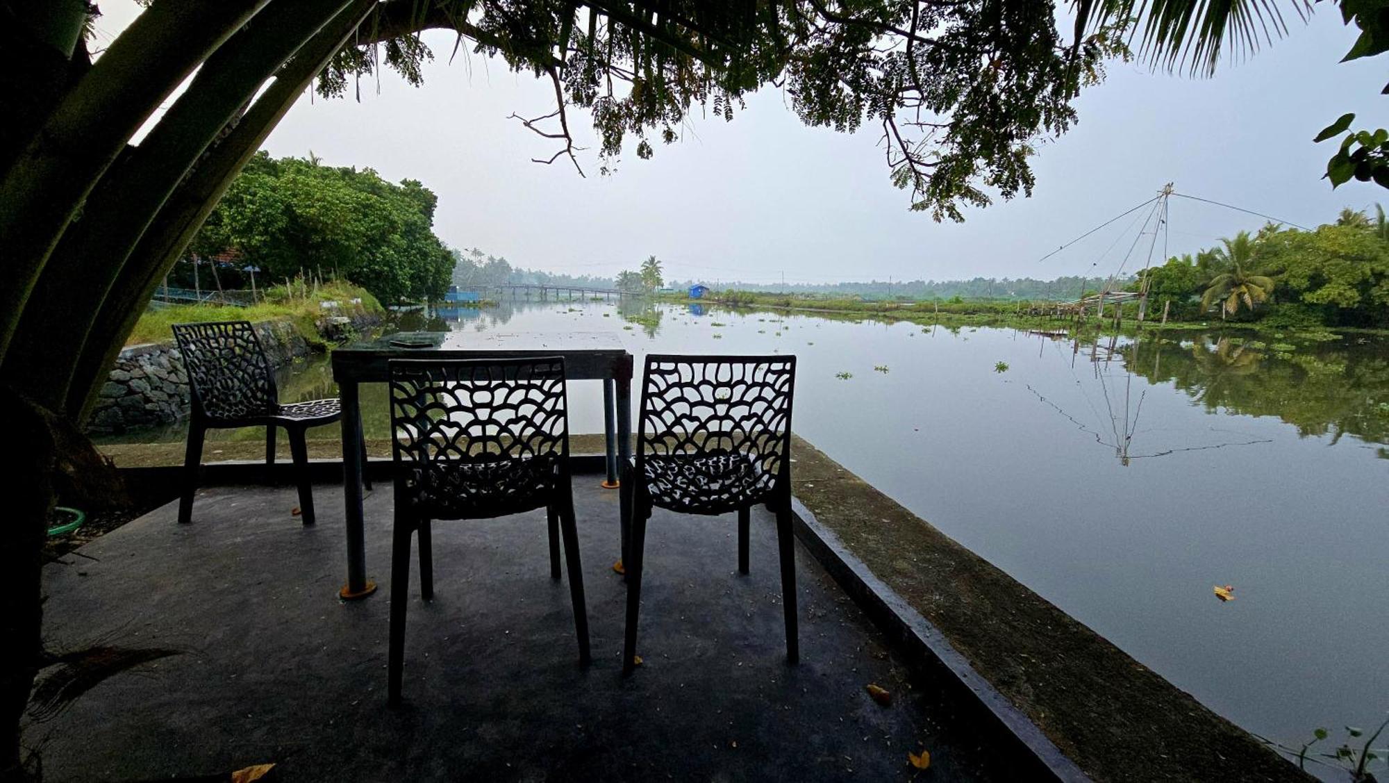 Pradeep'S Backwater Villa Kochi Extérieur photo
