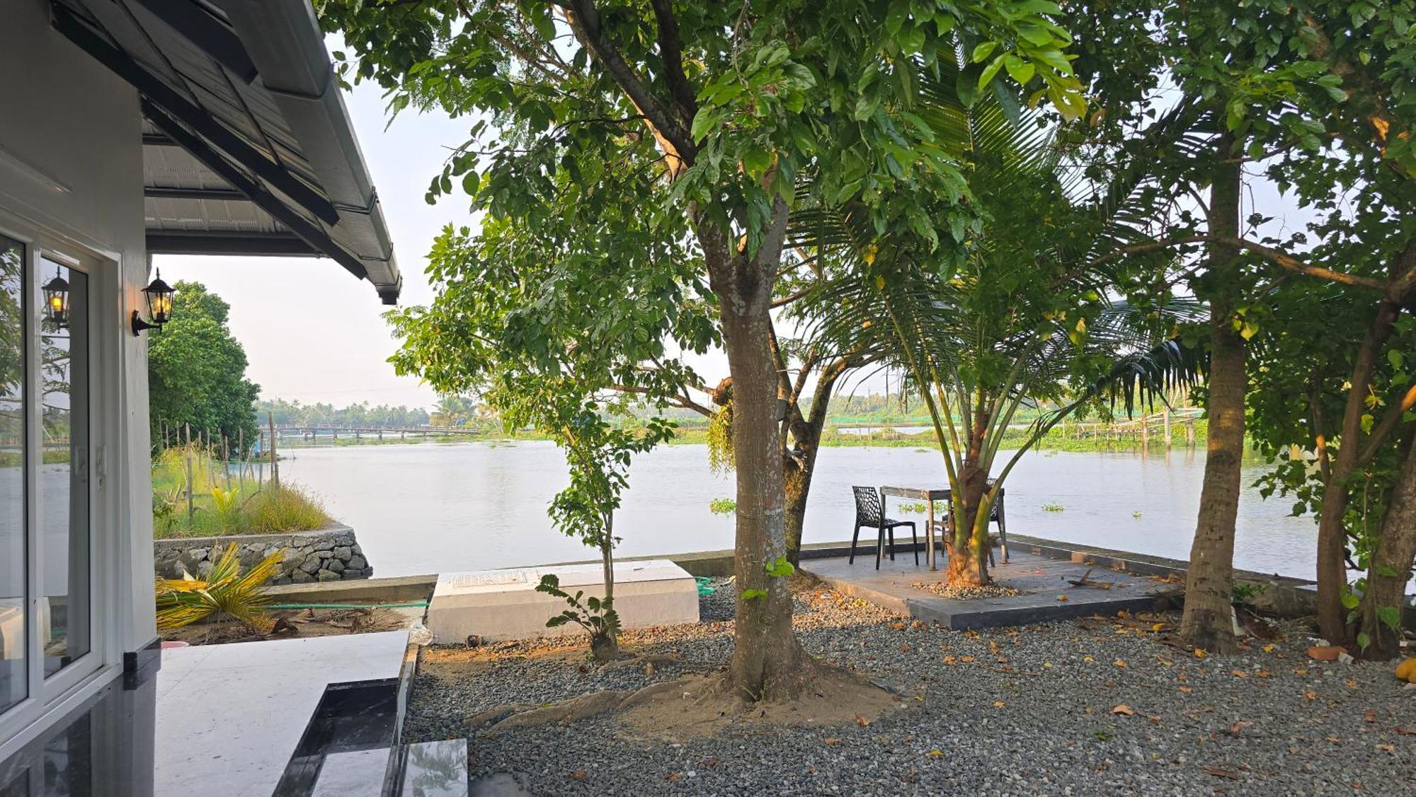 Pradeep'S Backwater Villa Kochi Extérieur photo
